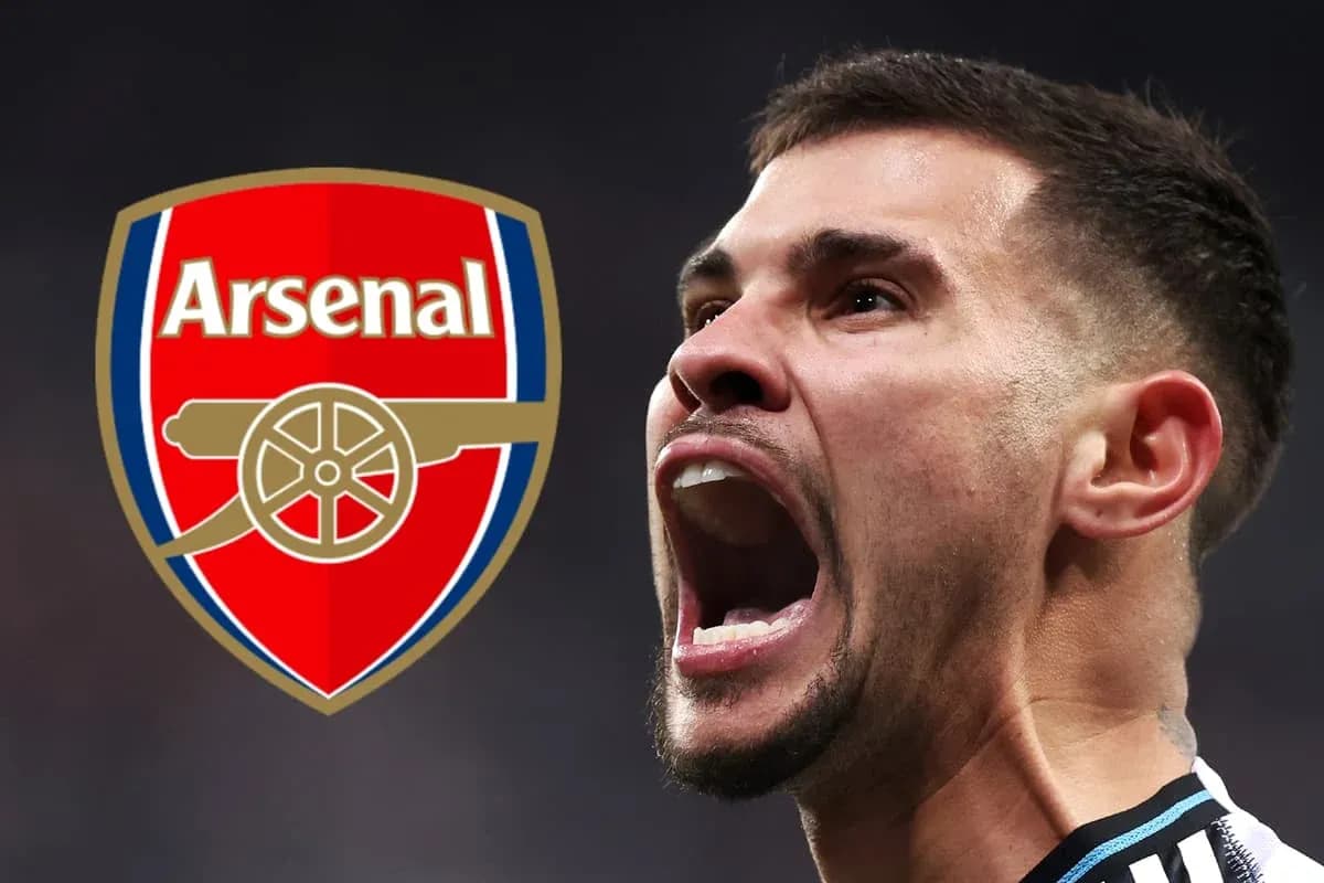 Jugador de Arsenal gritando con el escudo del club Jugador de Arsenal gritando con el escudo del club