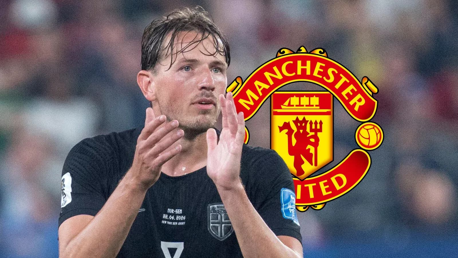 Jugador aplaudiendo con logo de Manchester United de fondo Jugador aplaudiendo con logo de Manchester United de fondo