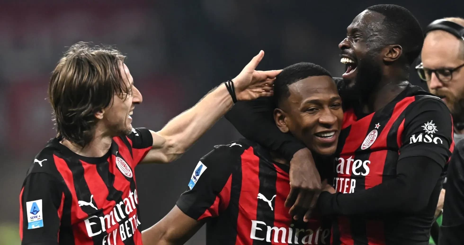 Jugadores de AC Milan celebrando un gol Jugadores de AC Milan celebrando un gol