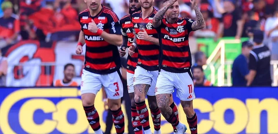 Jugadores de Flamengo celebrando un gol Jugadores de Flamengo celebrando un gol