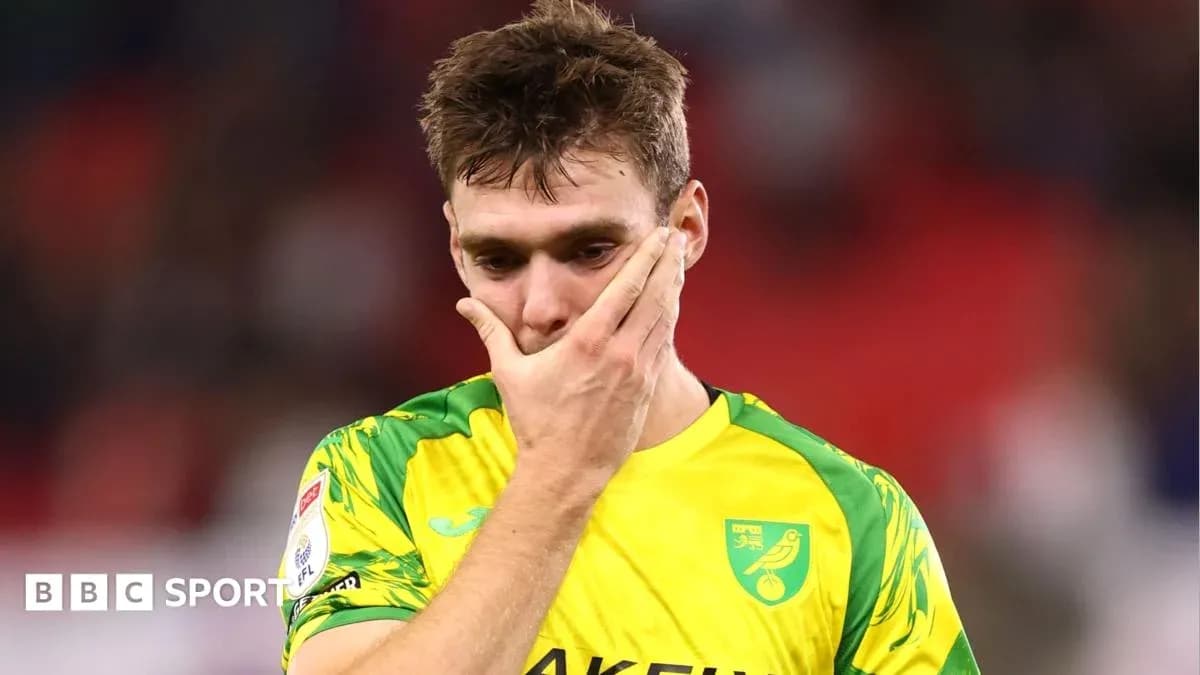 Jugador de Norwich City con expresión de desánimo Jugador de Norwich City con expresión de desánimo