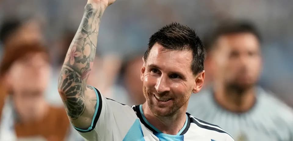 Lionel Messi levantando el puño en celebración Lionel Messi levantando el puño en celebración