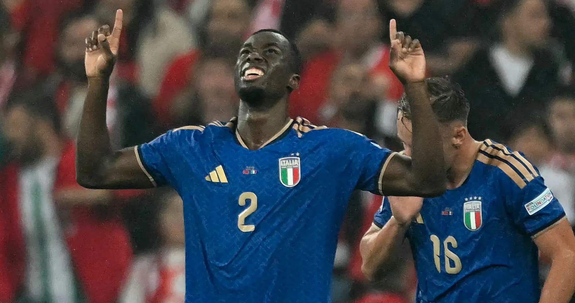 Jugador de Italia celebrando un gol en el partido Jugador de Italia celebrando un gol en el partido
