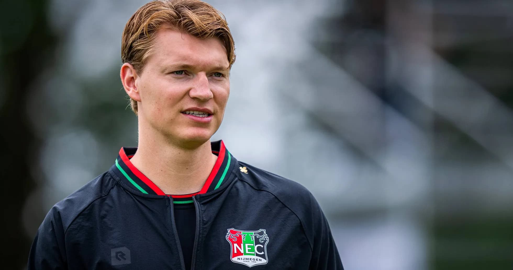 Jugador de NEC Nijmegen en entrenamiento al aire libre Jugador de NEC Nijmegen en entrenamiento al aire libre