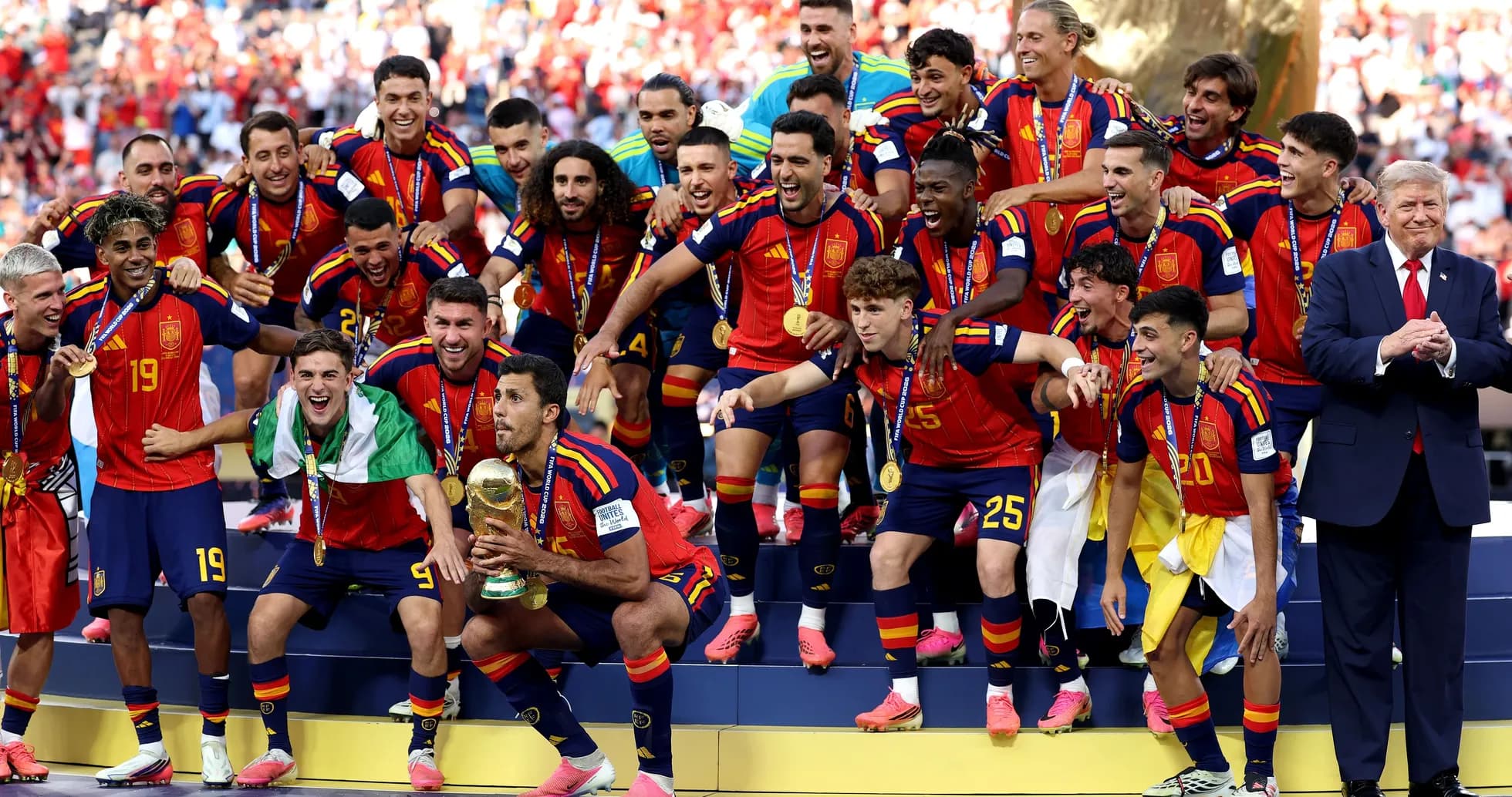 Jugadores de España celebrando su victoria en el Mundial Jugadores de España celebrando su victoria en el Mundial