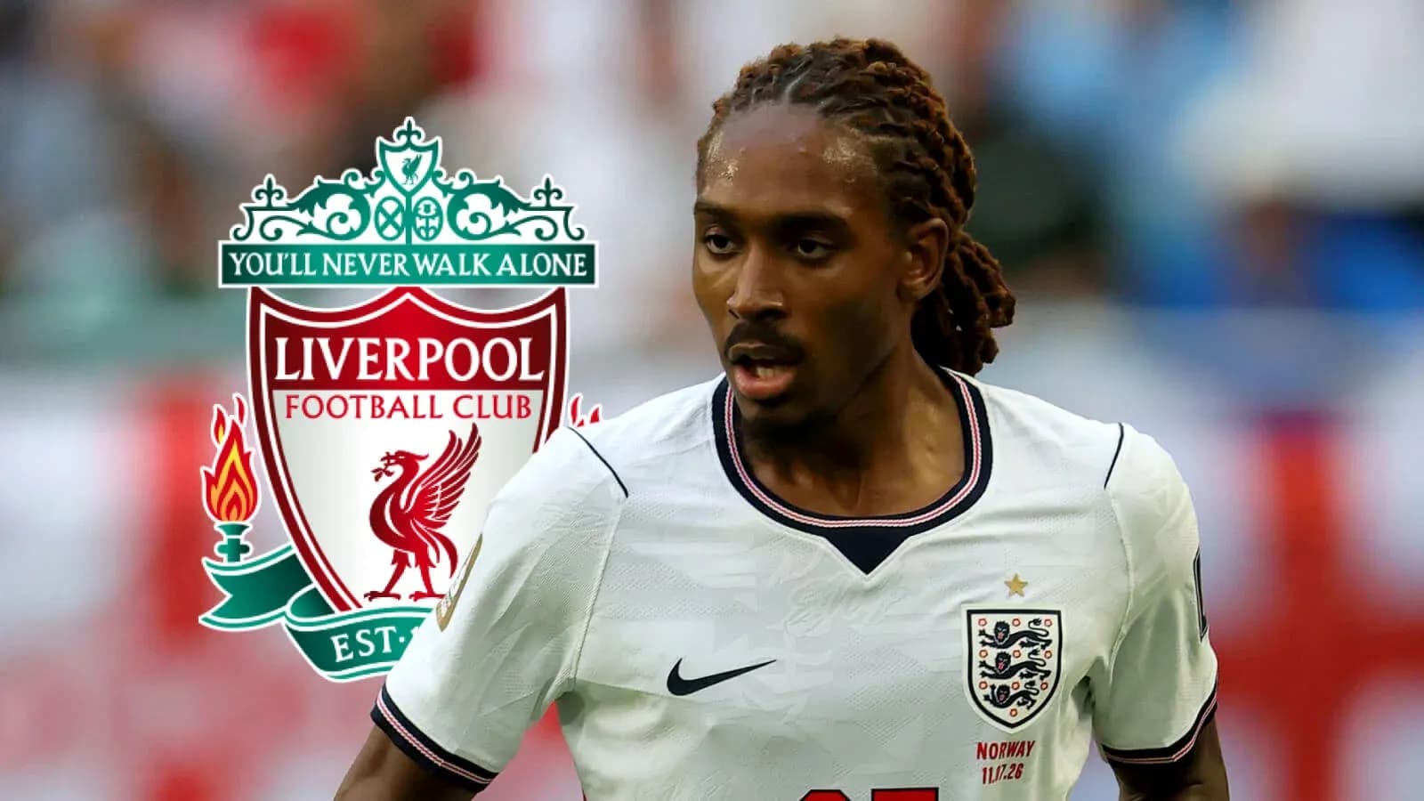 Jugador de Inglaterra corriendo con escudo de Liverpool Jugador de Inglaterra corriendo con escudo de Liverpool
