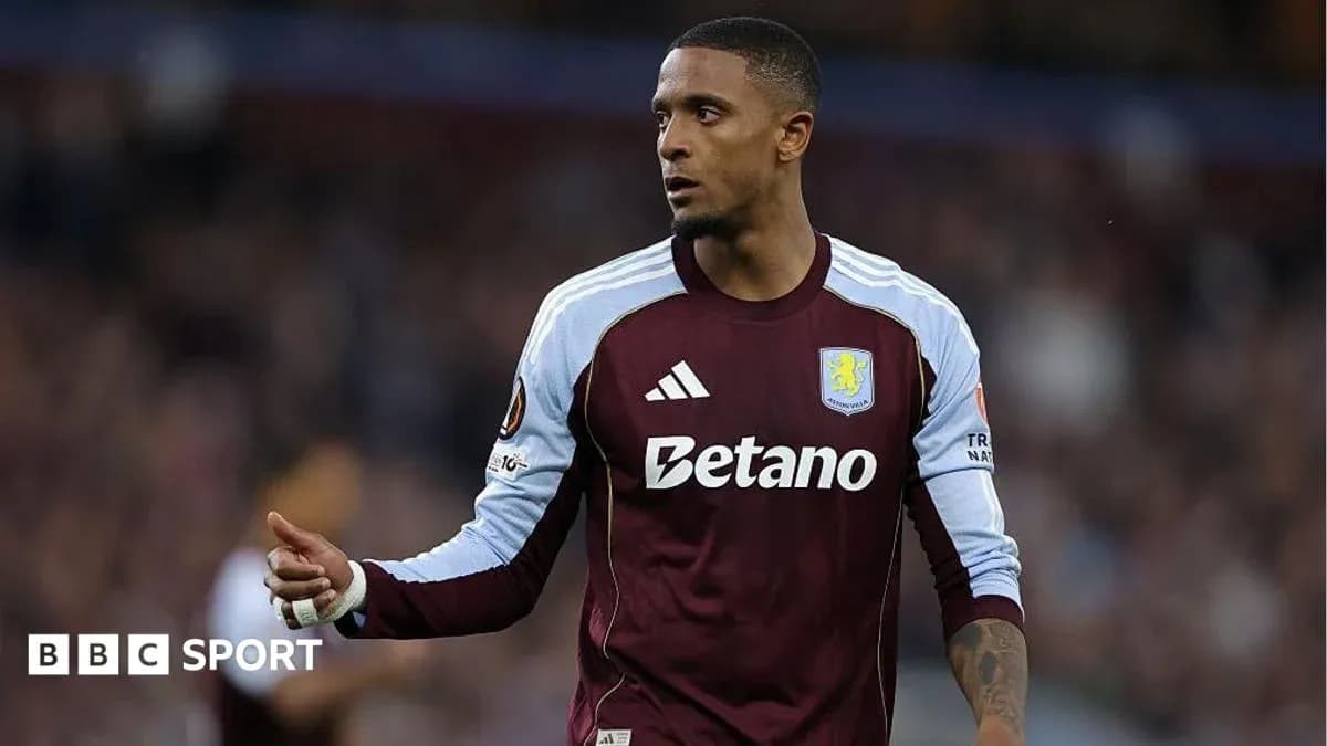 Jugador de Aston Villa en acción durante el partido Jugador de Aston Villa en acción durante el partido