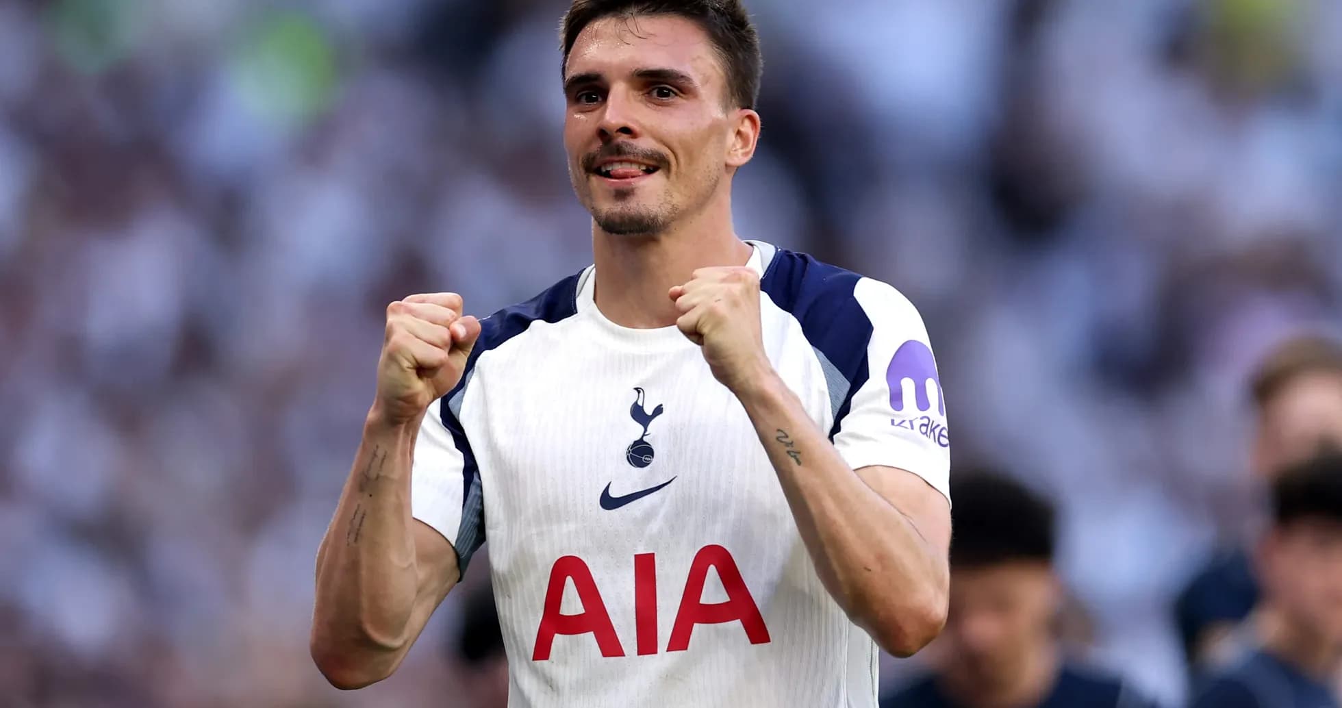 Jugador del Tottenham celebrando un gol Jugador del Tottenham celebrando un gol