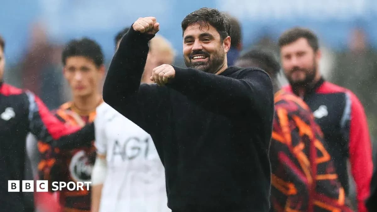 Entrenador celebrando con el puño en alto Entrenador celebrando con el puño en alto