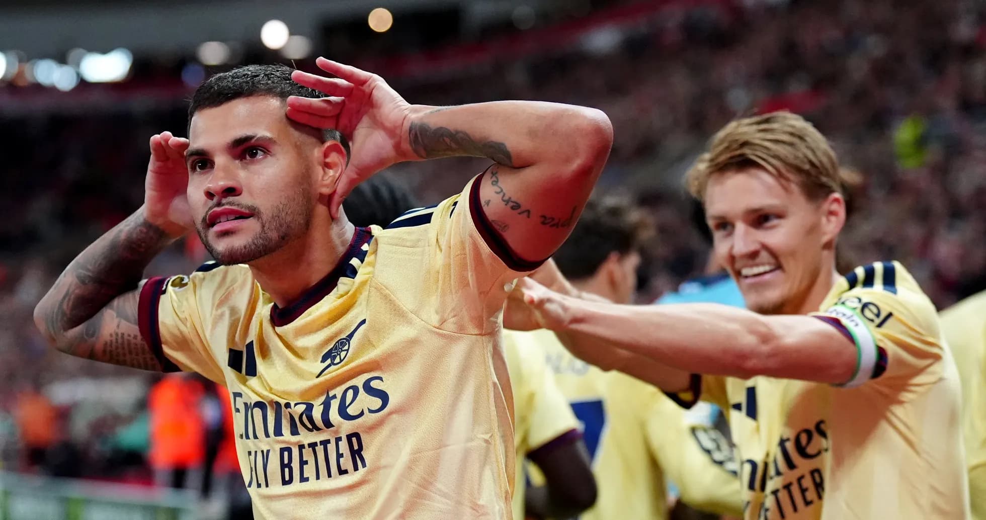 Jugadores de Arsenal celebrando un gol Jugadores de Arsenal celebrando un gol