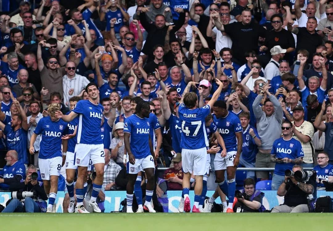 Celebración de jugadores de Ipswich en el estadio Celebración de jugadores de Ipswich en el estadio