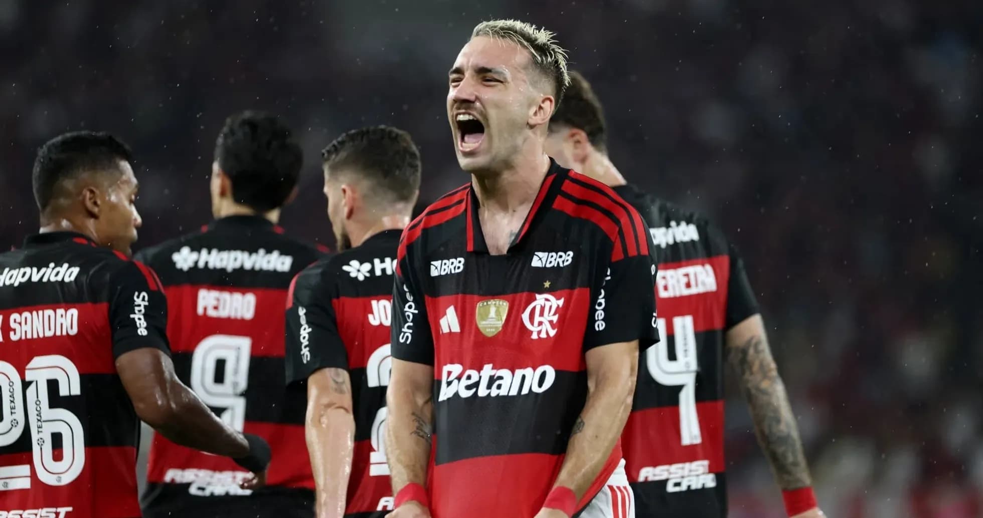 Jugadores de Flamengo celebrando un gol Jugadores de Flamengo celebrando un gol