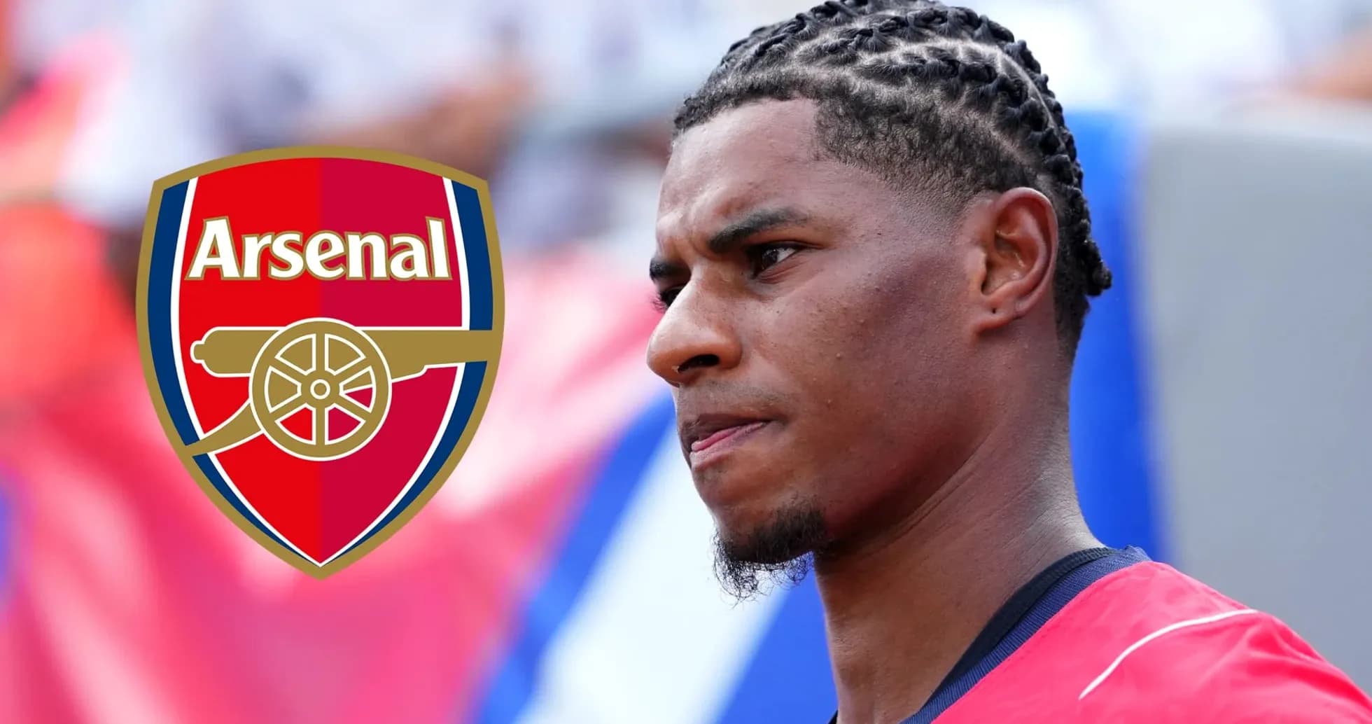 Jugador de Arsenal en primer plano con fondo difuso Jugador de Arsenal en primer plano con fondo difuso