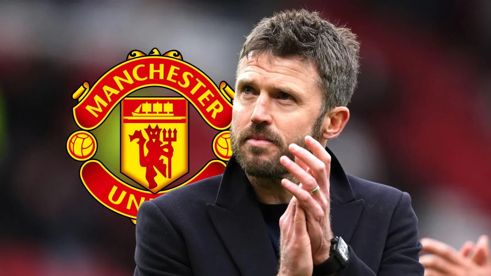 Entrenador aplaudiendo con logo de Manchester United Entrenador aplaudiendo con logo de Manchester United