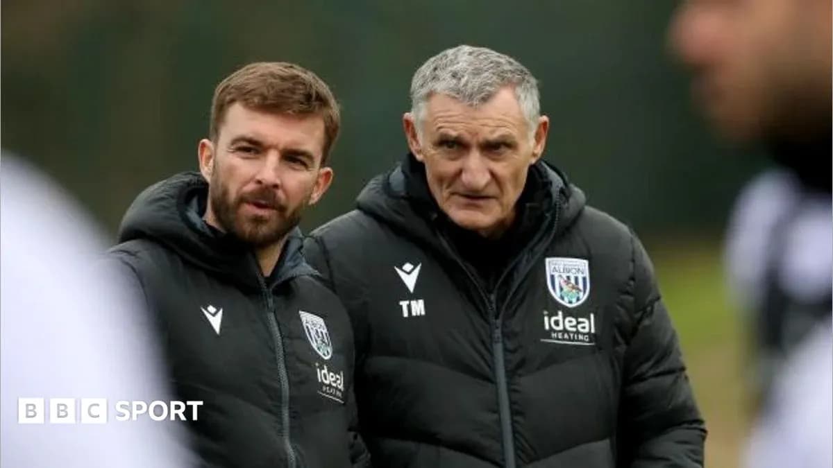 Entrenadores de West Bromwich Albion durante sesión de entrenamiento Entrenadores de West Bromwich Albion durante sesión de entrenamiento