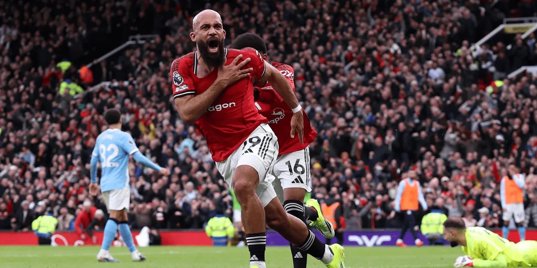Jugador de Manchester United celebra un gol Jugador de Manchester United celebra un gol