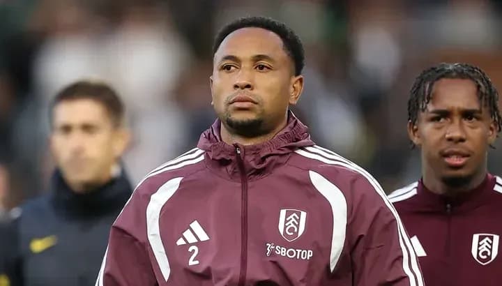 Jugador de Fulham en la alineación previa al partido Jugador de Fulham en la alineación previa al partido