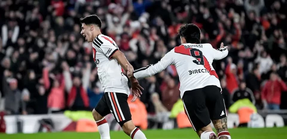 Jugadores de River Plate celebrando un gol Jugadores de River Plate celebrando un gol