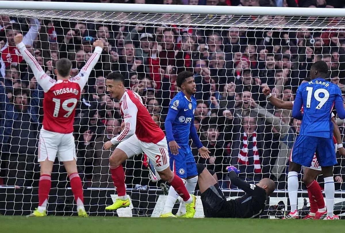 Jugadores de Arsenal celebrando un gol Jugadores de Arsenal celebrando un gol