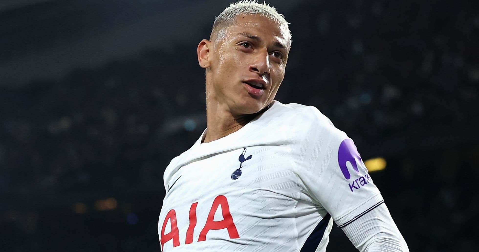 Mohamed Salah y Fabinho intentan convencer a Richarlison para un traspaso a Trabzonspor Mohamed Salah y Fabinho intentan convencer a Richarlison para un traspaso a Trabzonspor