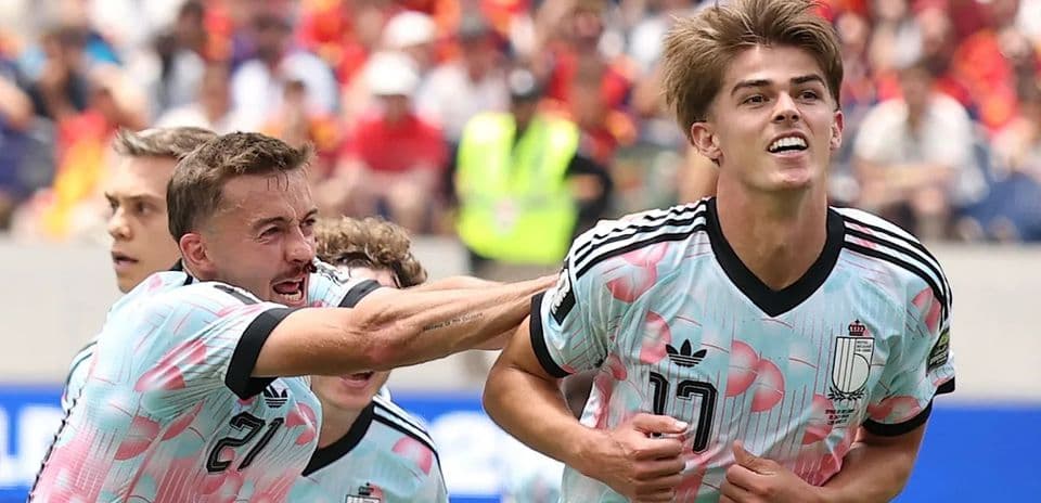 Atalanta pide 50 millones de euros por Charles De Ketelaere mientras Bayern y PSG muestran interés Atalanta pide 50 millones de euros por Charles De Ketelaere mientras Bayern y PSG muestran interés