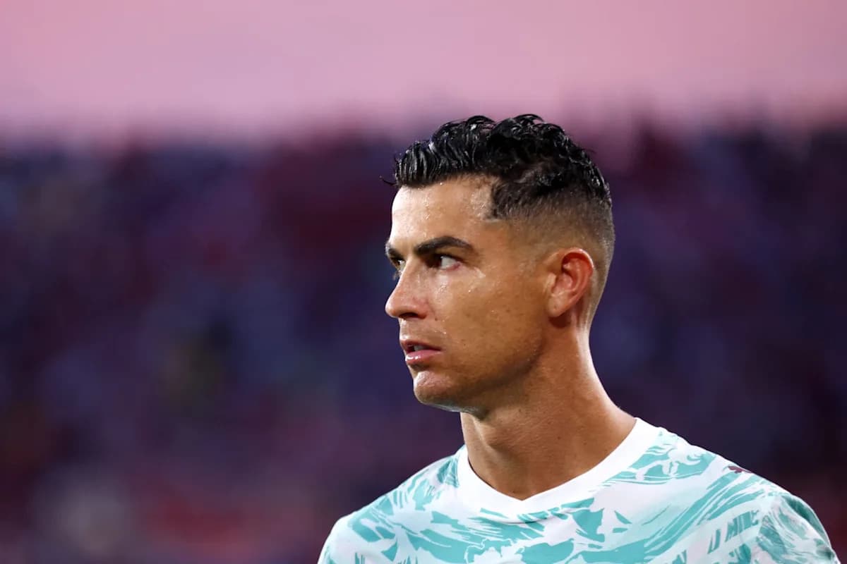 Cristiano Ronaldo recibe el premio al mejor jugador en victoria ajustada de Portugal sobre Croacia Cristiano Ronaldo recibe el premio al mejor jugador en victoria ajustada de Portugal sobre Croacia