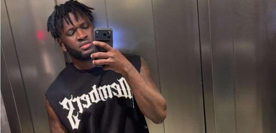 Víctor Boniface sorprende a Taiwo Awoniyi por su colección de coches de lujo valorada en ₦800 millones Víctor Boniface sorprende a Taiwo Awoniyi por su colección de coches de lujo valorada en ₦800 millones