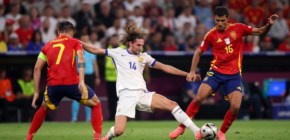 Cómo el enfrentamiento entre Francia y España en el Mundial podría marcar el futuro táctico del fútbol Cómo el enfrentamiento entre Francia y España en el Mundial podría marcar el futuro táctico del fútbol