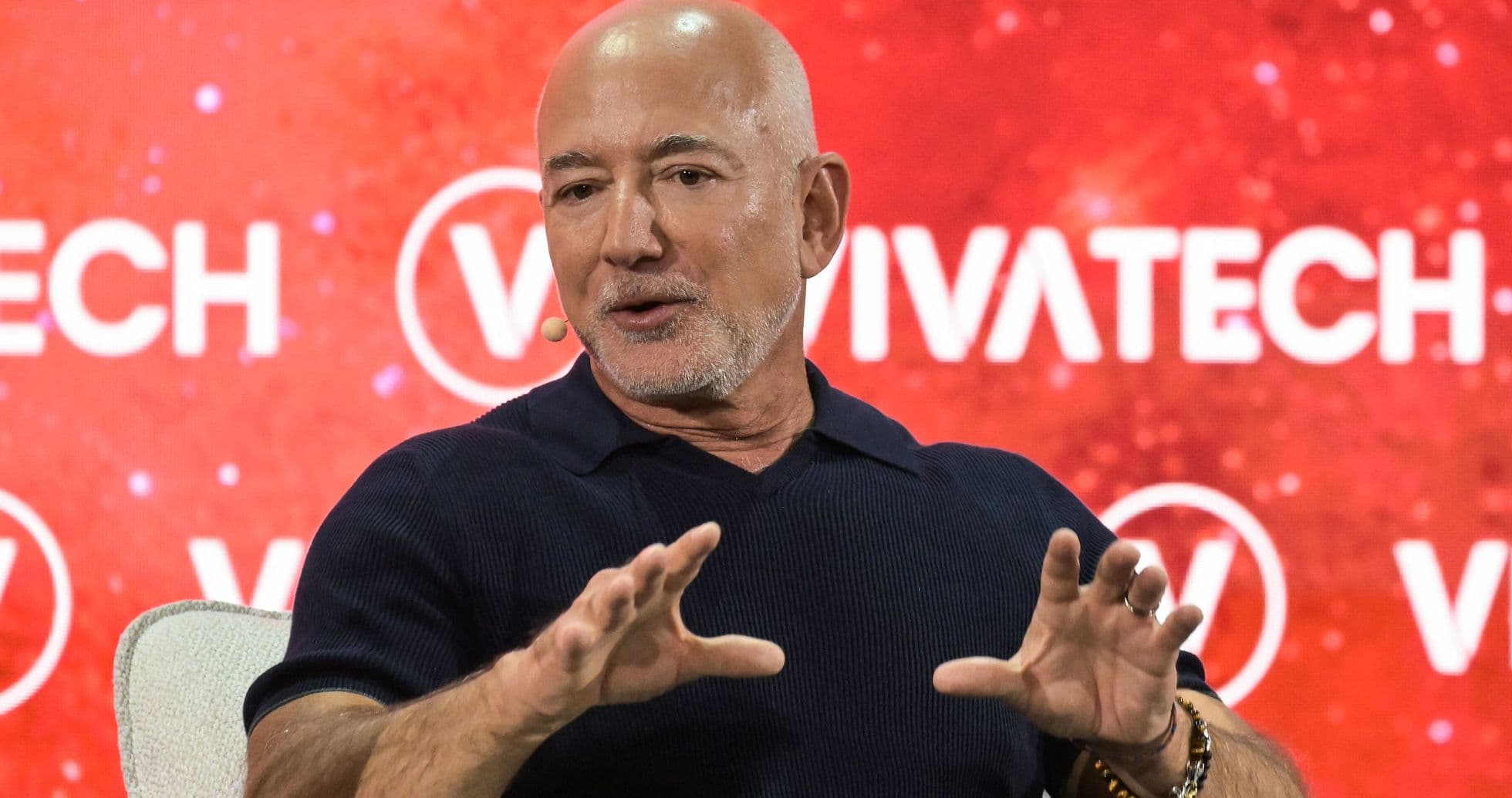 Grupo de aficionados del Liverpool exige claridad sobre posible inversión de Jeff Bezos Grupo de aficionados del Liverpool exige claridad sobre posible inversión de Jeff Bezos