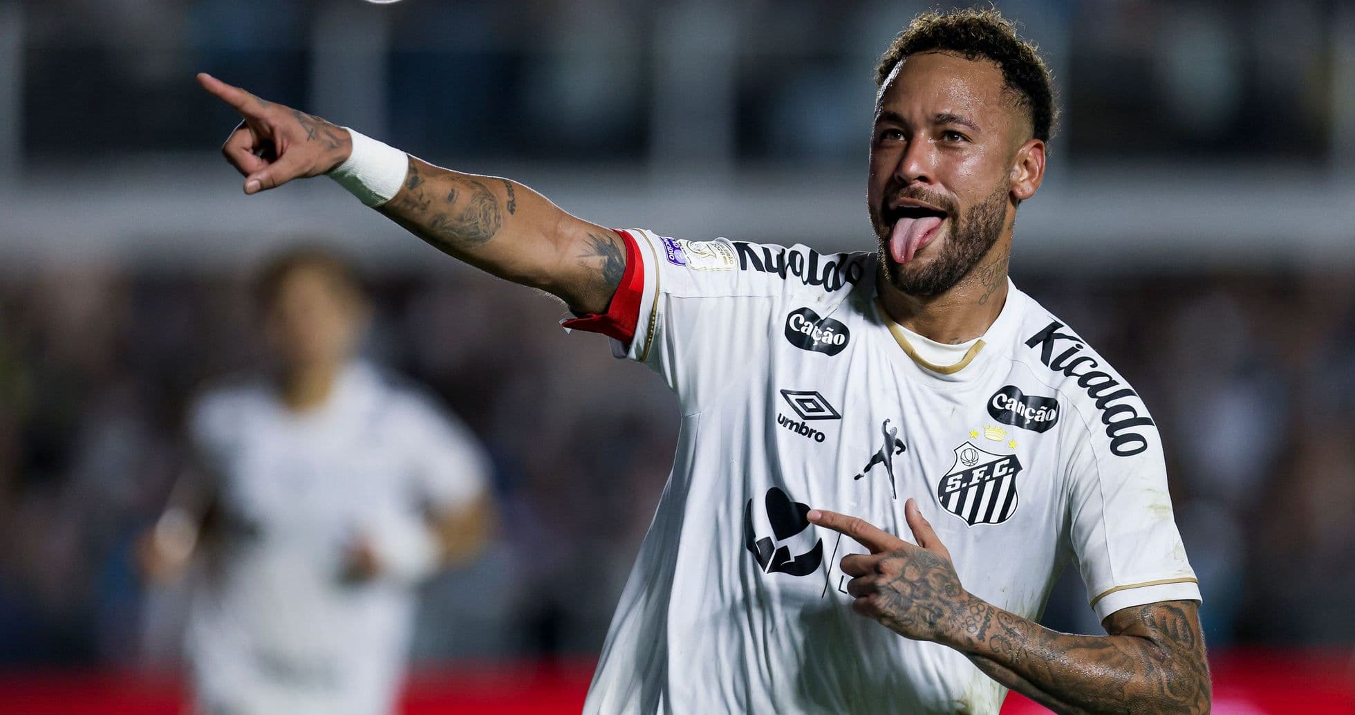 Neymar salva al Santos con dos penales frente al Flamengo y frena a los líderes Neymar salva al Santos con dos penales frente al Flamengo y frena a los líderes