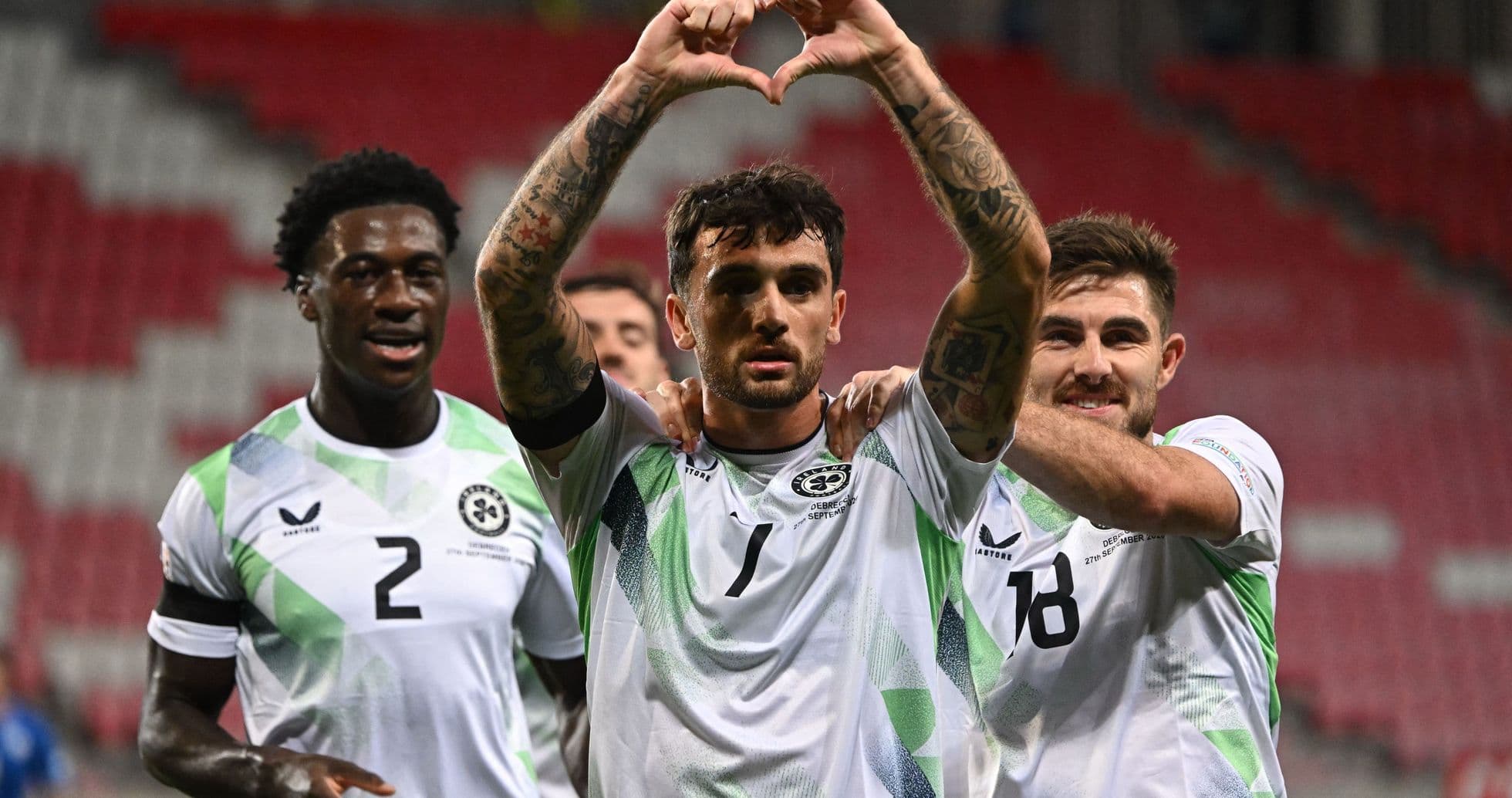 Irlanda vence a Israel 3-0 en la Nations League con gestos de protesta política Irlanda vence a Israel 3-0 en la Nations League con gestos de protesta política